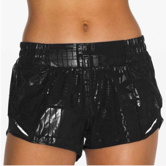 lululemon athletica Pants - Lululemon Hotty Hot Low-Rise Lined Shorts 2.5” Black